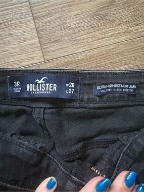 Hollister Black Ultra High-Rise Mom Jeans